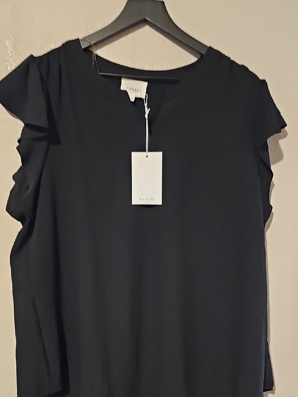 ANDREE BY UNIT Black Textured Top with Tag Detail